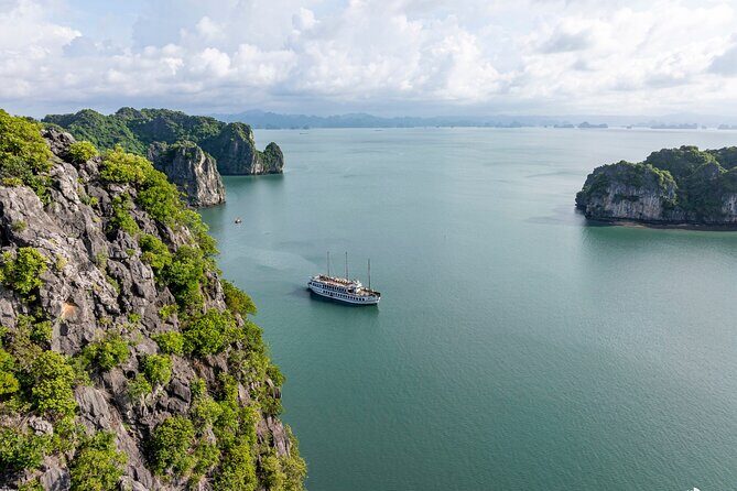 Hanoi: Treasure Junk Cruise Explore the Hidden of Bai Tu Long Bay - An Introduction to the Experience