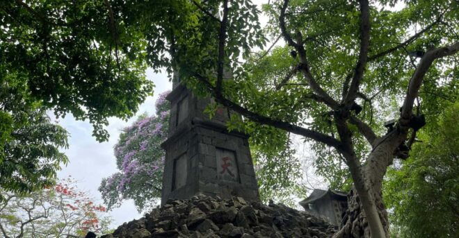 Hanoi: Uncovering Hanois Ancient Secrets (Private Tour) - Engaging With Local Vendors