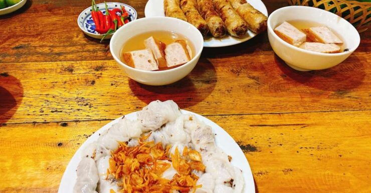 Hanoi Vegan Walking Food & Iconic Train Street Tour - Experience Highlights