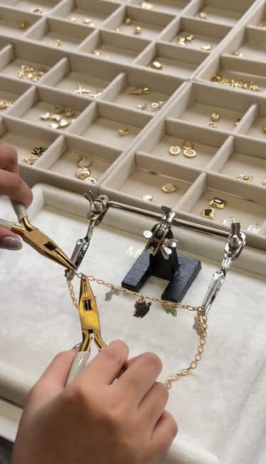 Hanoi: Vietnam gold-plated jewel assemble workshop - An In-Depth Look at the Hanoi Gold-Plated Jewelry Workshop