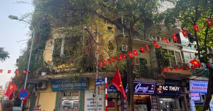 Hanoi: Walking Culturistic Tour With Snacks - Good To Know