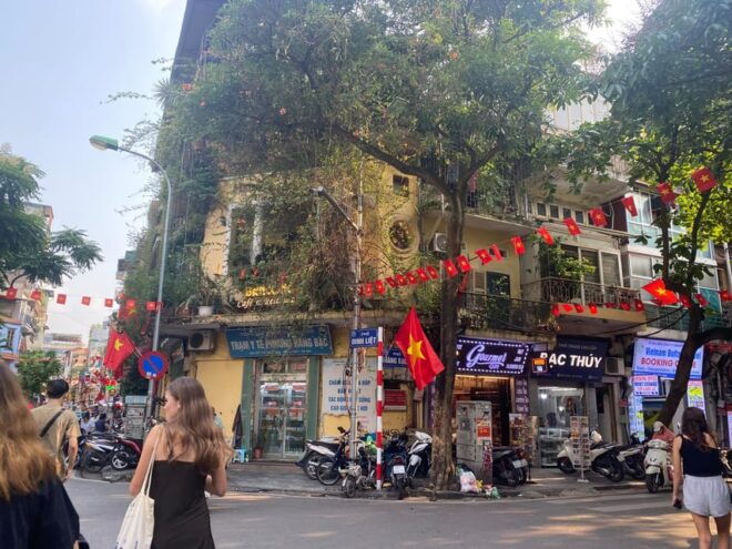 Hanoi: Walking Culturistic Tour With Snacks - Cultural Sites to Explore