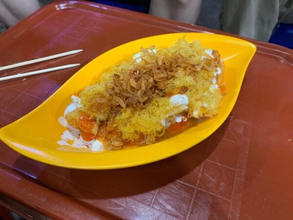 Hanoi: Walking Food Tour With Local Tour Guy - Engaging With Local Vendors