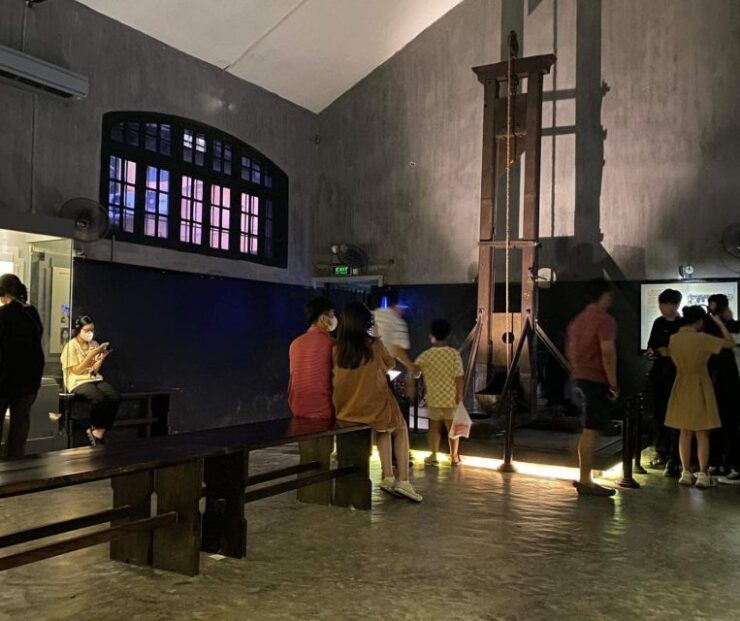 Hanoi: War Sites Walking Tour With Private Tour Guide - Tour Highlights