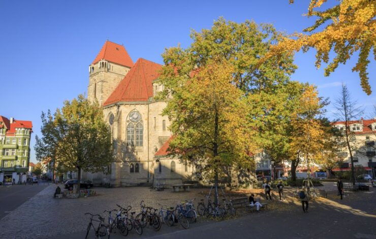 Hanover: Guided Walking Tour of the Nordstadt District - Tour Booking Details