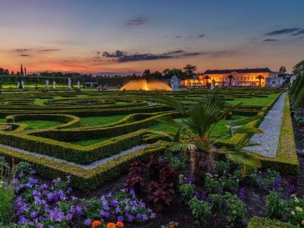 Hanover: Royal Gardens of Herrenhausen Guided Tour - Customer Ratings