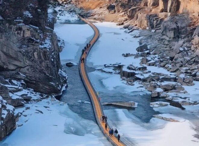 Hantan Canyon & North Koreas Labor HQ & Soisan Monorail - Meeting Points for Departure