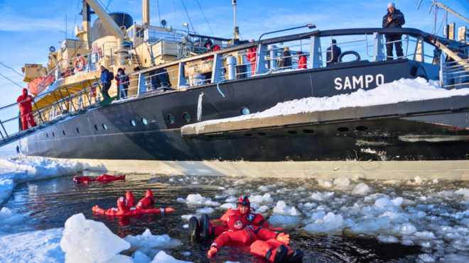 Haparanda/Tornio: Icebreaker Sampo Cruise With Ice Floating - Cruise Experience and Activities