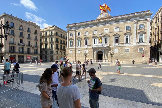 Happiness Walking Tour in Barcelona - Unwind and Relax in Barcelonas Parks