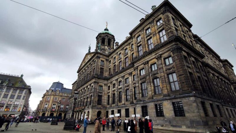 Happy B-day Amsterdam! Exclusive Tour with a History Buff - Why This Tour Offers More Than a Basic Walk