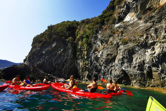 Happy Hour Kayak Tour in Cinque Terre - Enjoying Happy Hour on the Kayak Tour