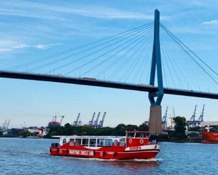 Harbor Tour With Live Moderation in German and English - Key Points