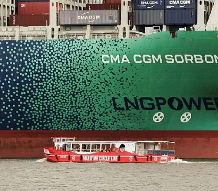 Harbor Tour with Live moderation in German - Exploring Hamburg’s Harbor on a 75-Minute Barge Tour