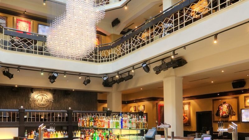 Hard Rock Cafe Dining Experience in Prague - What the Gold and Diamond meals include