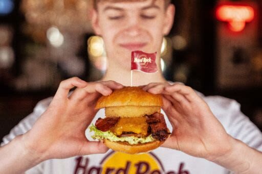 Hard Rock Cafe London Piccadilly Skip The Line Ticket - What the Piccadilly setting adds to lunch