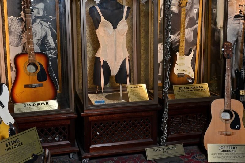 Hard Rock Cafe Old Park Lane Tickets in London - A meal in the middle of London’s rock story