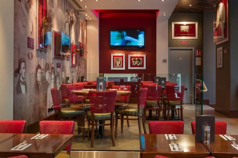 Hard Rock Cafe Vienna dining experience with set menu - Gold or Diamond: choosing the right set menu