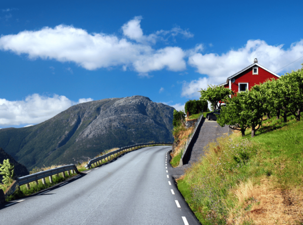 Hardangerfjord Lunch at Cider Farm, Coffee at Historic Hotel - Hjelle Bakeri Trengereid