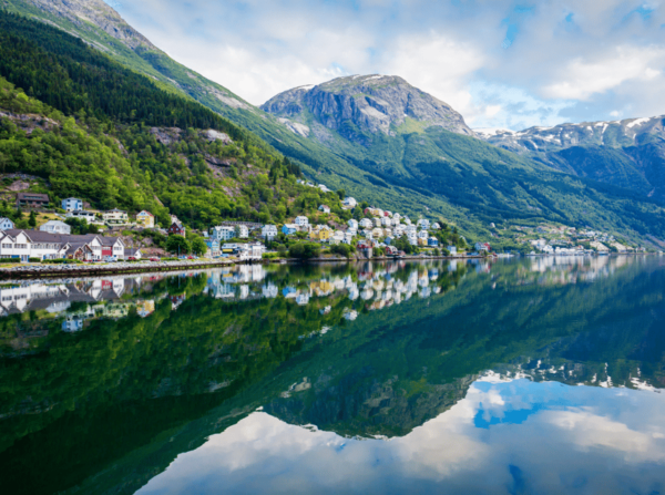 Hardangerfjord Lunch at Cider Farm, Coffee at Historic Hotel - Utne Hotel