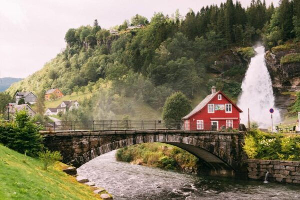 Hardangerfjord Lunch at Cider Farm, Coffee at Historic Hotel - Frequently Asked Questions