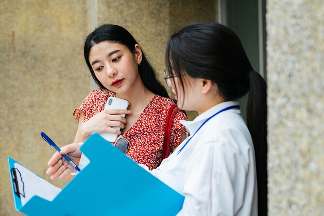 Hardships of the Past Amsterdam WW2 Walking Tour - Storytelling Session