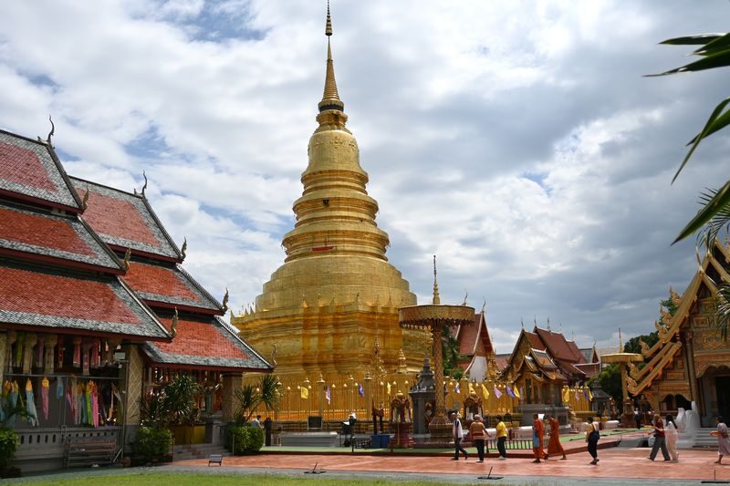 Hariphunchai Top Sights & 4 Mini Food Tour - Temples, food and a tunnel in one Lamphun day