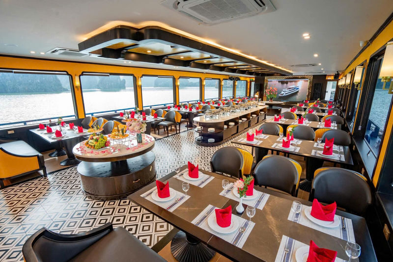 Harmony Luxury Cruise: Ha Long Bay,Sung Sot & Ti Top - Walking through Sung Sot Cave