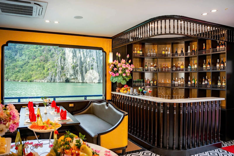 Harmony Luxury Cruise: Ha Long Bay,Sung Sot & Ti Top - Ti Top Island: beach time or a climb