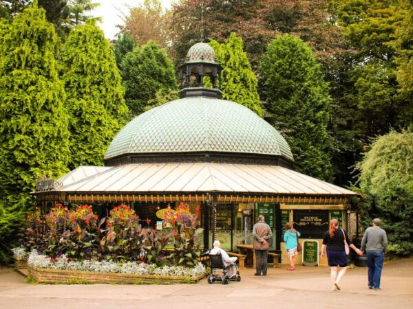 Harrogate: Exploration Game With Pubs & Cafes - Directions