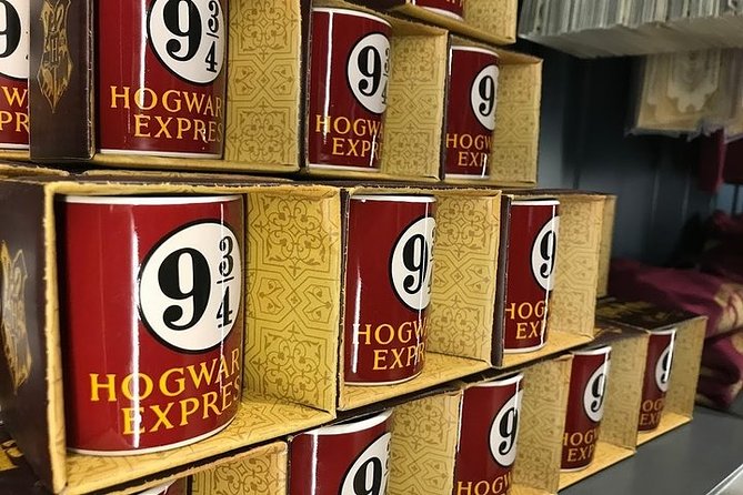 Harry Potters London Feat. Harry Potter Movie Locations - Platform 9¾ at Kings Cross Station