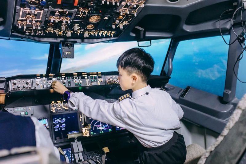 Hartman Aviation Flight Experience Base - A quick cockpit lesson, not a long flight course