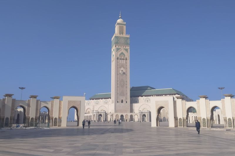 Hassan II Mosque Admission with Guided Tour in Casablanca - Arriving at Hassan II Mosque on the Corniche