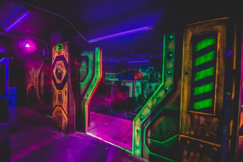 Hasselt: Ultimate Laser Tag Experience 3 Games + Drink - The Gameplay: Three Progressive Rounds