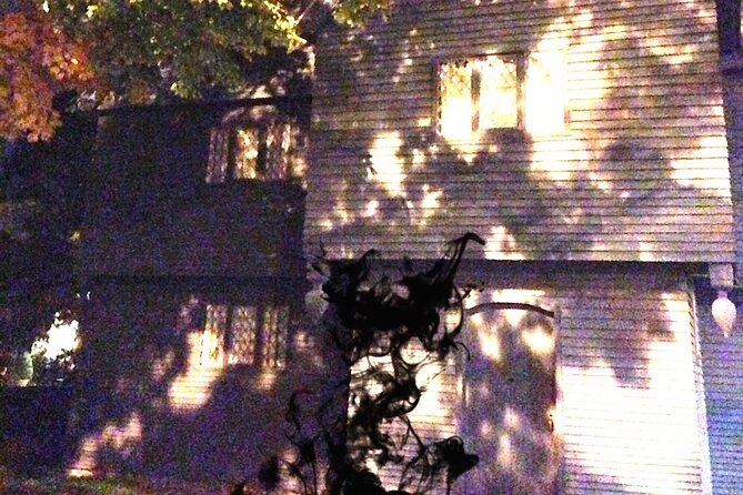 Haunted Footsteps Ghost & Paranormal Salem Tour - Guide Performance