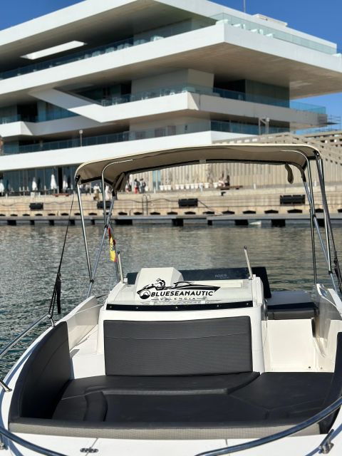 HAWAI Boat Review: A Day at Sea - Languages Available