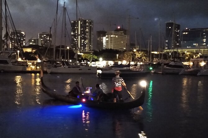 Hawaiian Riviera Gondola Cruise Waikiki Hop on Hop off Bus - Traveler Reviews
