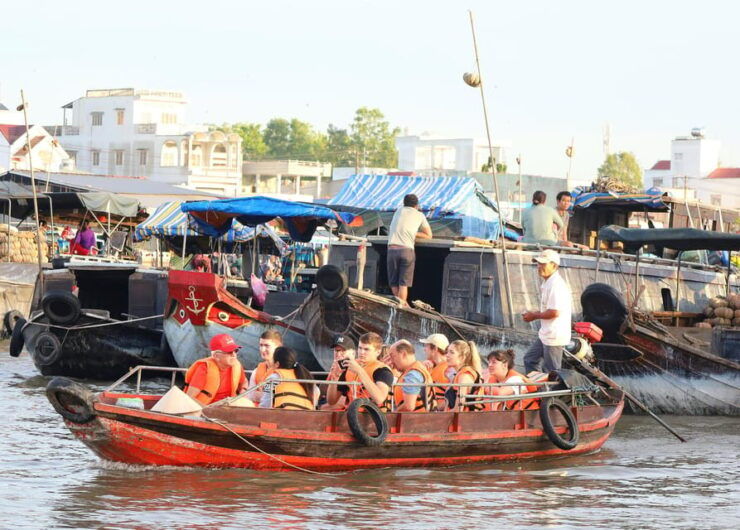 Hcm: Cai Rang Floating Market With English or French Guide - Itinerary Highlights
