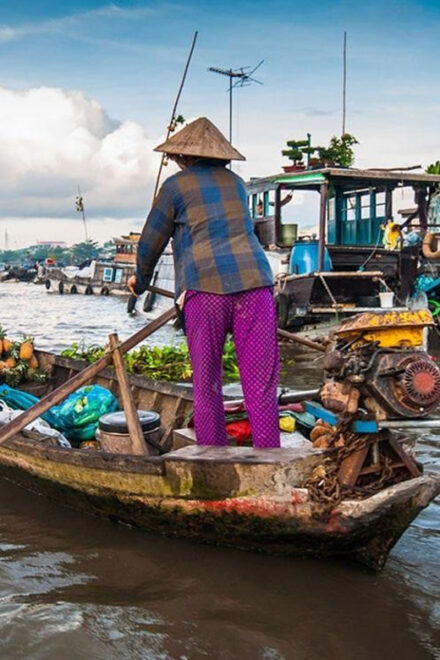 Hcm: Cai Rang Floating Market With English or French Guide - Market Experience