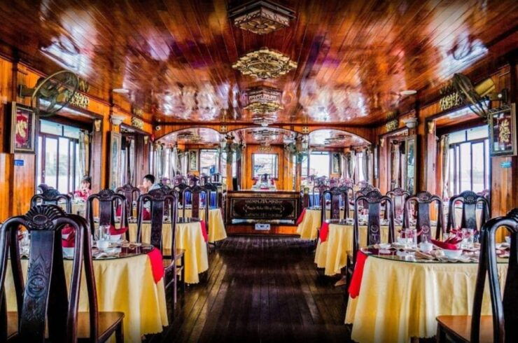 Hcm: Saigon River Buffet Dinner Cruise With Private Table - Buffet Dinner Highlights