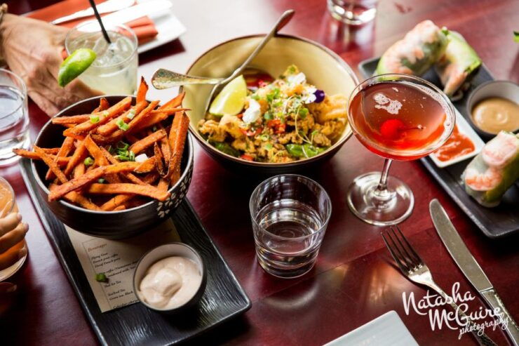 Healdsburg: Boutique Wine and Food Pairing Walking Tour - Experience