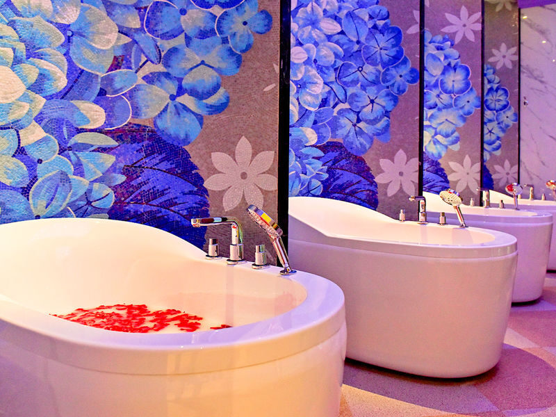 Health 100 Holiday Hot Spring | Yinhu Store - Book massage with a little flexibility