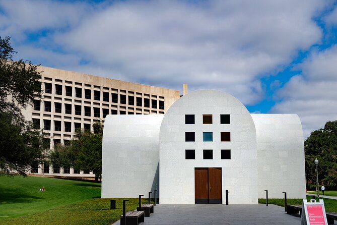 Heartbeats of Austin: A Romantic Journey Through Time - Hidden Gems and Beautiful Neighborhoods