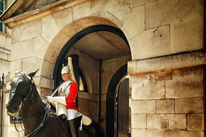 Heathrow Layover Sightseeing Tours - London Taxi Black Cab With Tour Guide - Expertise of the Tour Guide