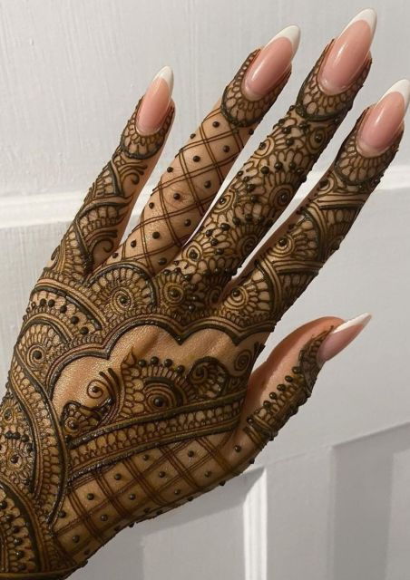 Heena (Mehndi) Session in Varanasi - Activity Description