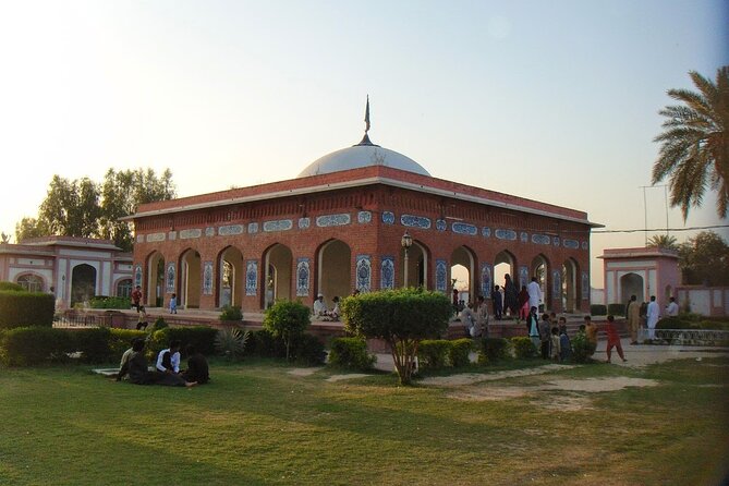 Heer Ranjha Tomb & Jhang City Pvt Guided & All-Incl. 1-day Tour - Meeting/Pickup