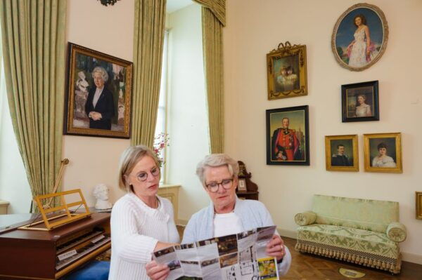 Heeswijk: Heeswijk Castle Admission Ticket With Audio Guide - Learn With the Audio Guide