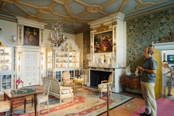 Heeswijk: Heeswijk Castle Admission Ticket With Audio Guide - Wander Around Authentically Decorated Rooms