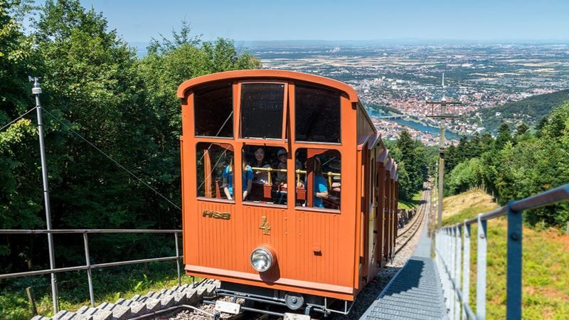 Heidelberg Card with Heidelberg Castle Ticket - Use the card to connect the station and old town