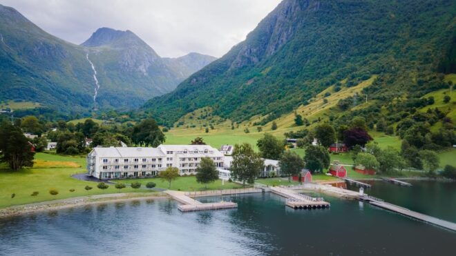 Helicopter + Lunch at Rosendal Fjordhotel - Exclusive Access