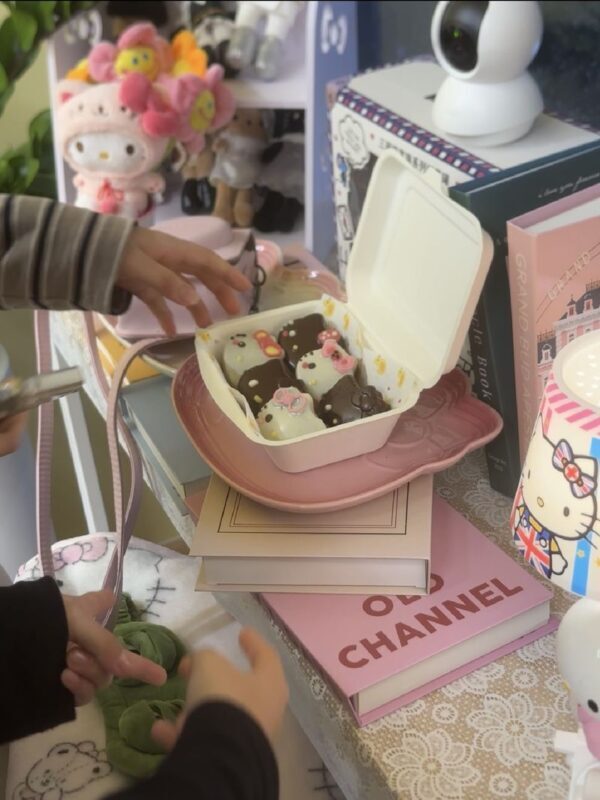 Hello Kitty Madeleine Baking Class in Suwon - Who will enjoy this class most